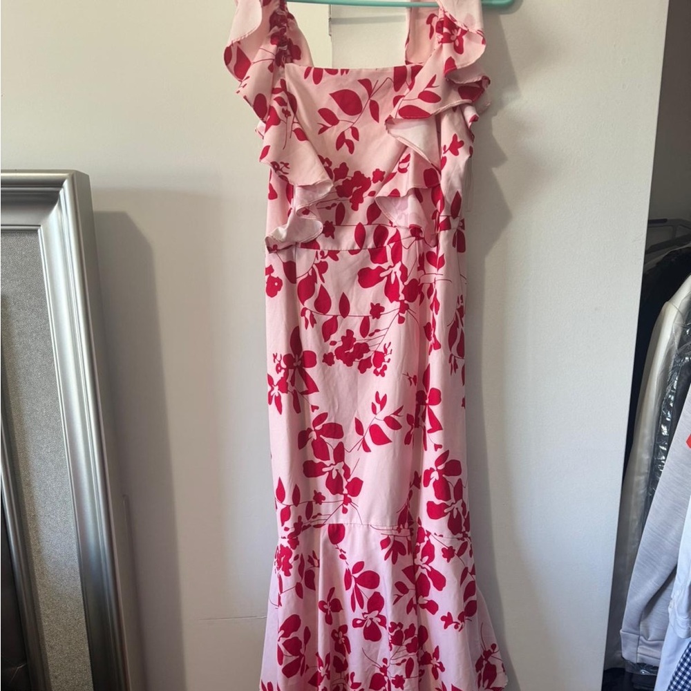 Pink and red floral dress with ruffles at the end🩷